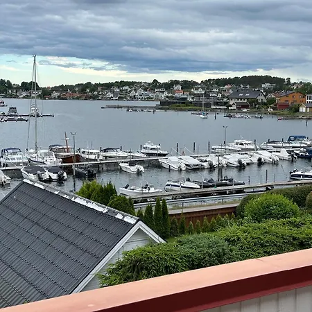 Ved Sjoen - Husvik, Tonsberg!